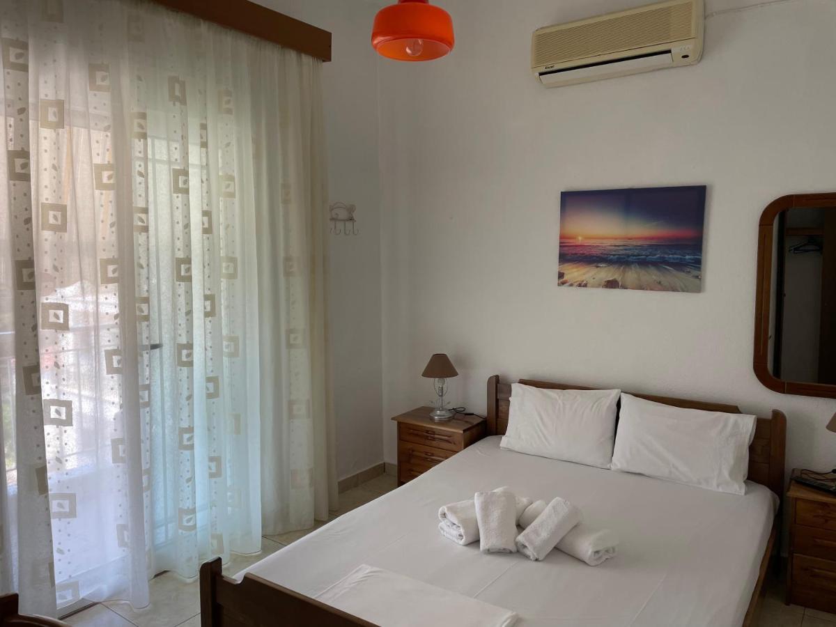 Nikos Rooms Néa Péramos Exteriör bild