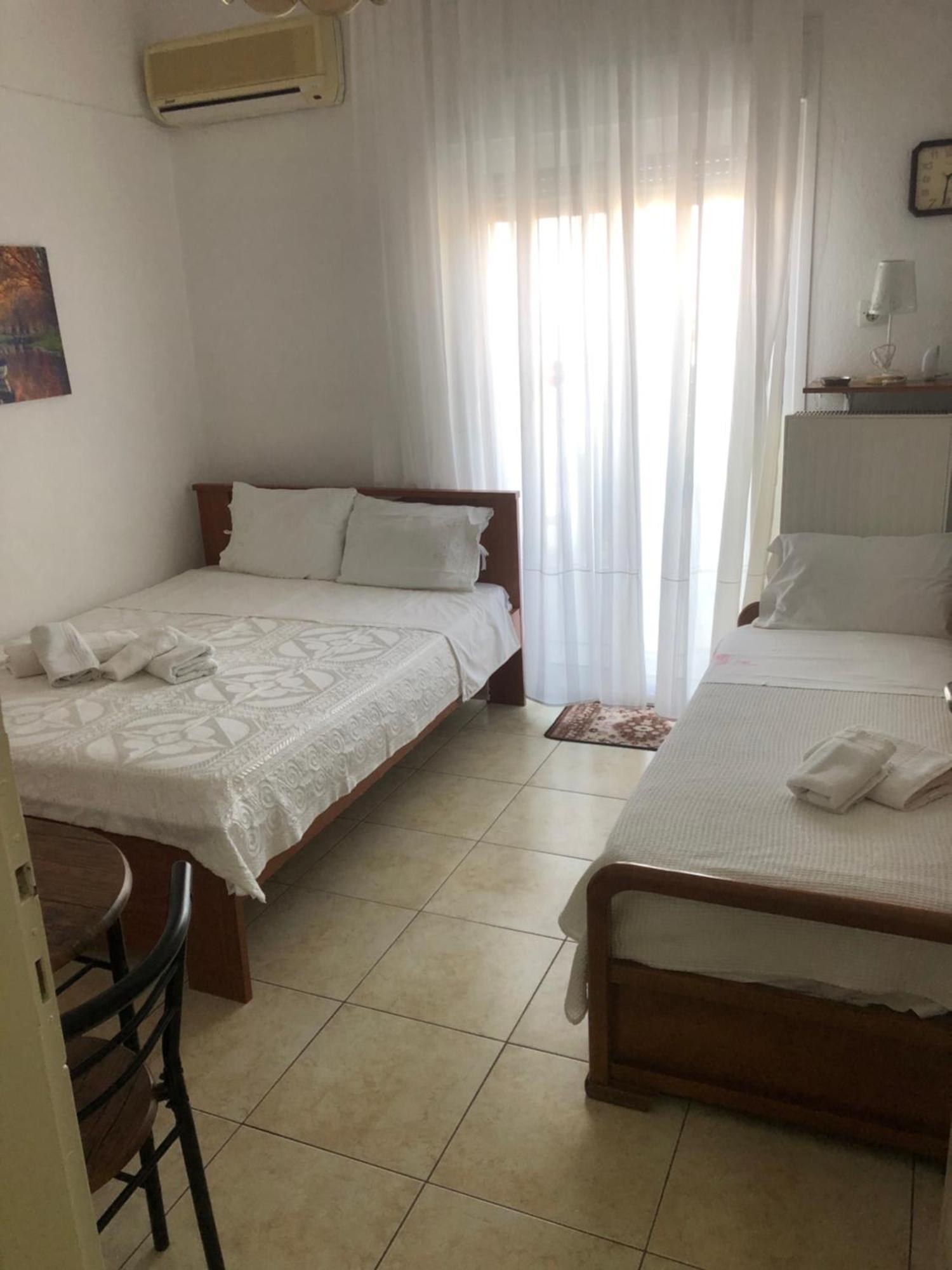 Nikos Rooms Néa Péramos Exteriör bild