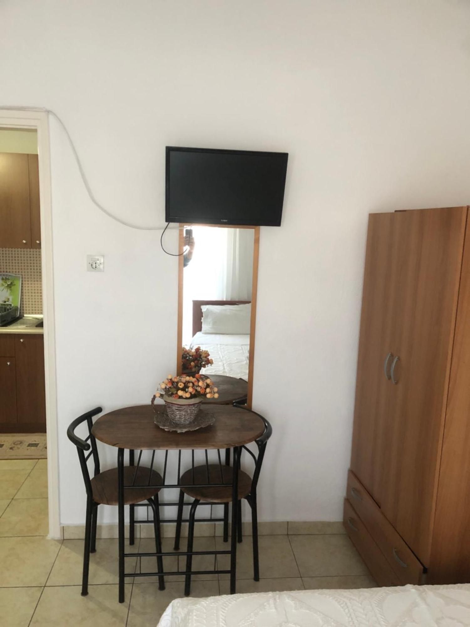 Nikos Rooms Néa Péramos Exteriör bild