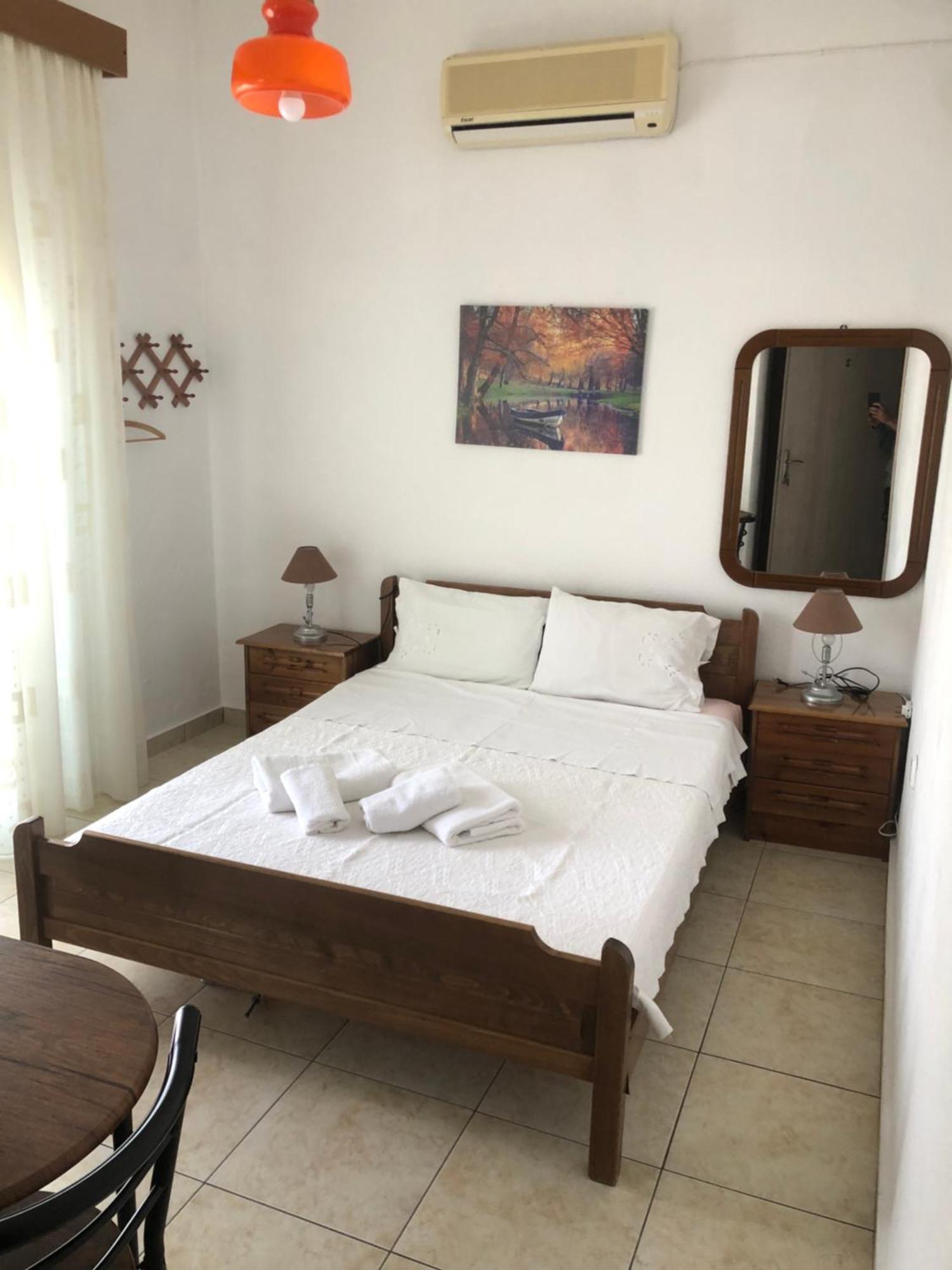 Nikos Rooms Néa Péramos Exteriör bild